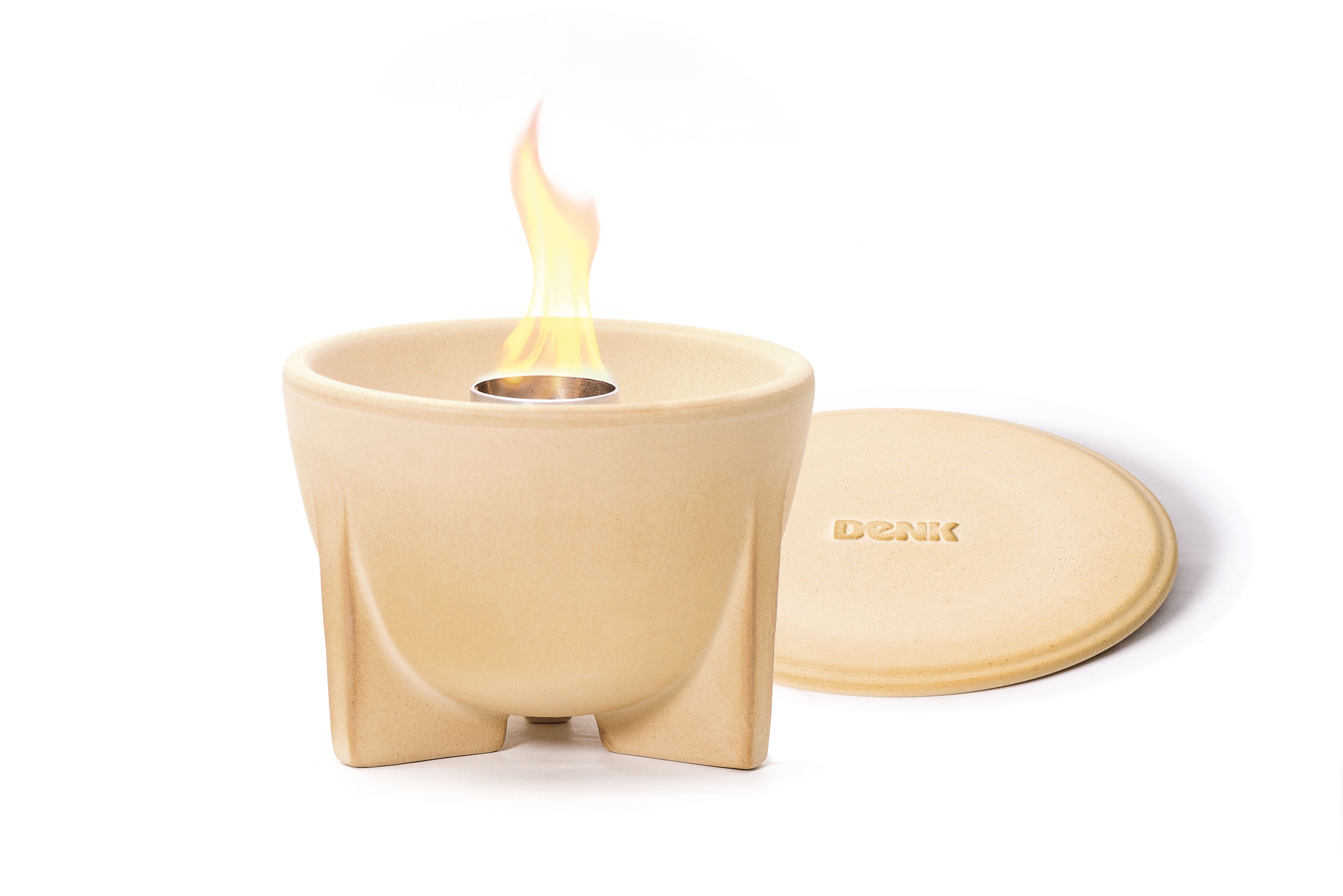 Schmelzfeuer freigestellt mit weißem Hintergrund