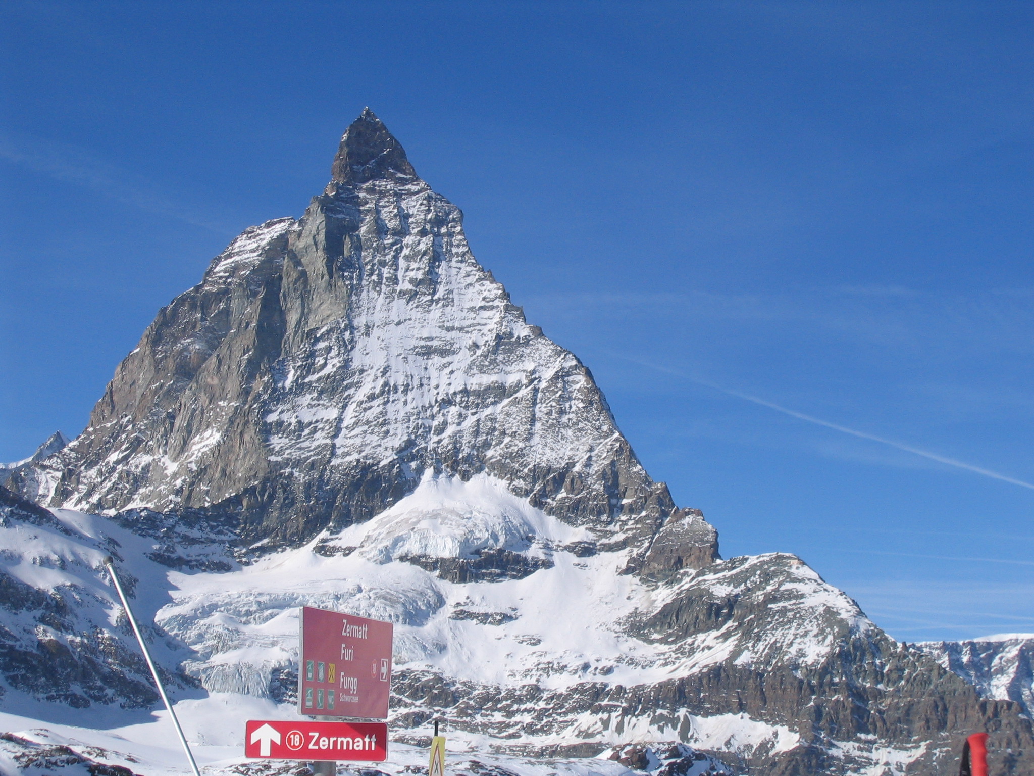 Das Matterhorn mit blauem Himmel