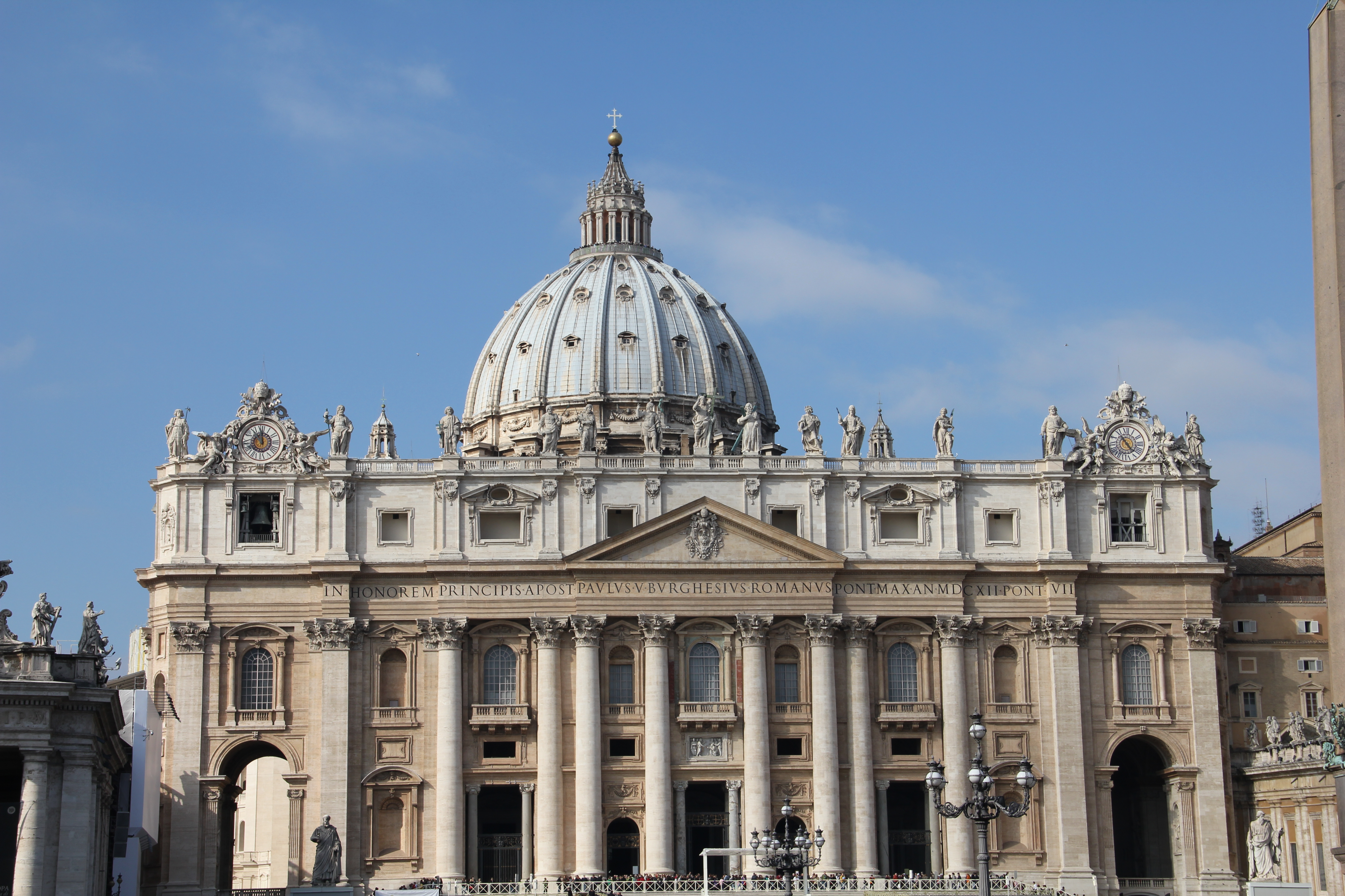 Der Petersdom, blauer Himmel